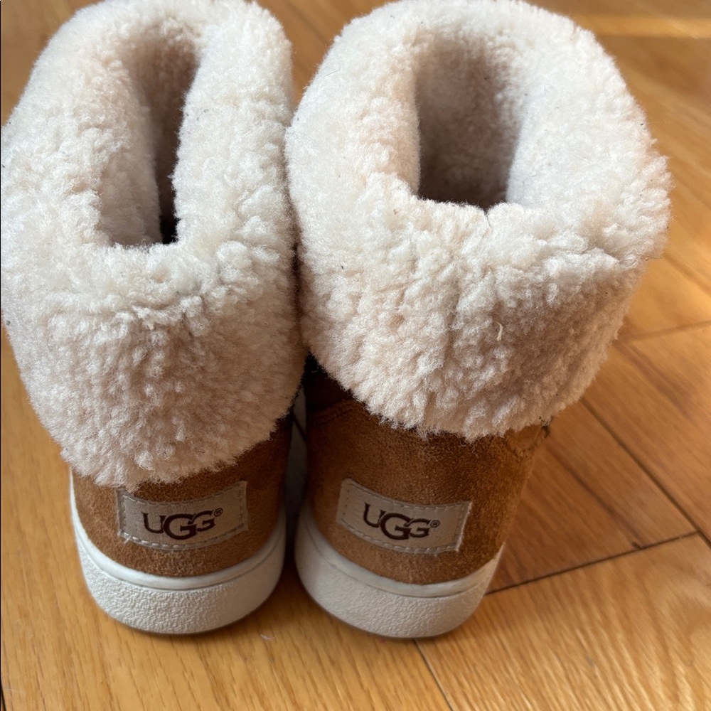 UGG Classic woman’s Mika Sneaker Boots Sz 7 - Picture 8 of 12